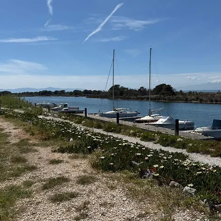 House With Terrace And Pond Access In Port-leucate Holiday home